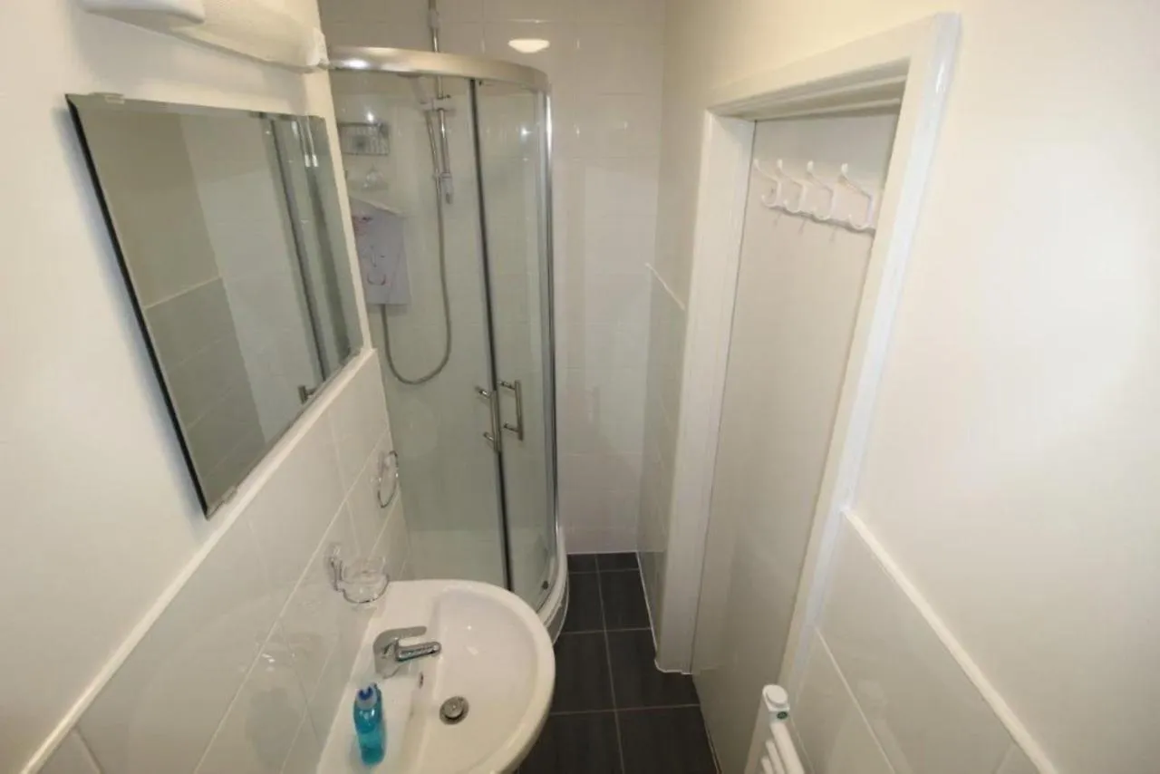 2-Bed Coastal Apartment - Sleeps 4 & Views Bournemouth 0*,  United Kingdom