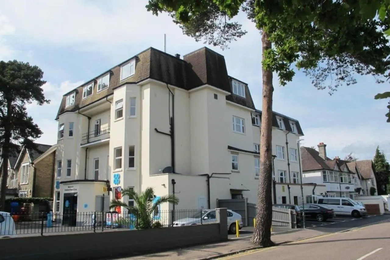 2-Bed Coastal Apartment - Sleeps 4 & Views Bournemouth