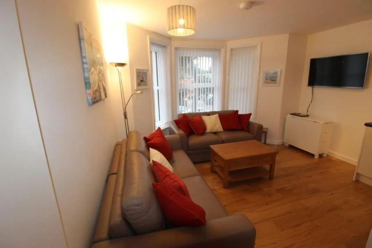 2-Bed Coastal Apartment - Sleeps 4 & Views ボーンマス 0*,